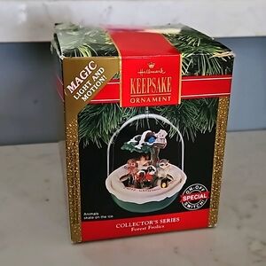 Vintage 1991 Hallmark keepsake magic light and motion "forest frolics" ornament